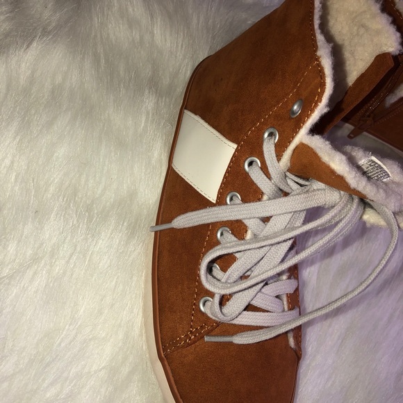 New cozy kid sneakers. - Picture 5 of 7